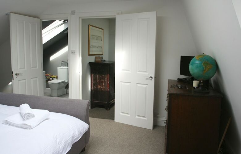 Modern Wandsworth Home By East Putney Station