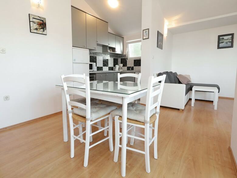 Apartamentos Dajana-with Pool And Sea View