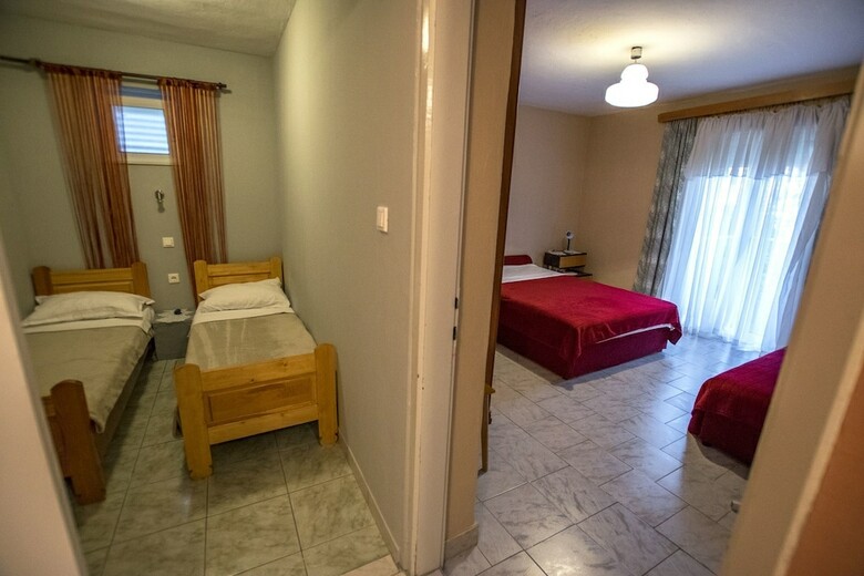 Apartments Nada-on Quiet Location In Center Of Starigrad