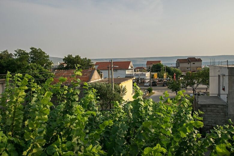 Apartments Nada-on Quiet Location In Center Of Starigrad