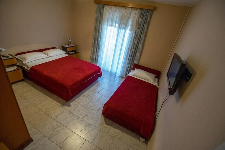 Apartments Nada-on Quiet Location In Center Of Starigrad