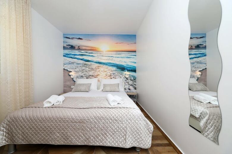 Redstone Luxury Apartments
