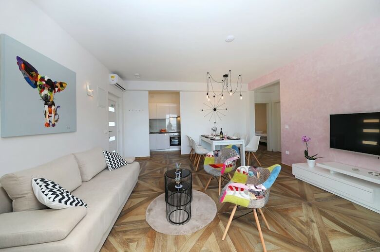 Redstone Luxury Apartments