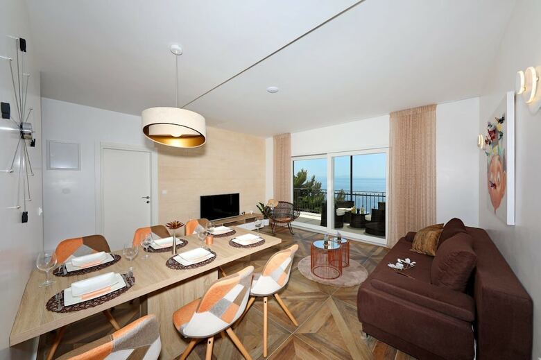 Redstone Luxury Apartments
