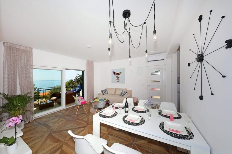Redstone Luxury Apartments