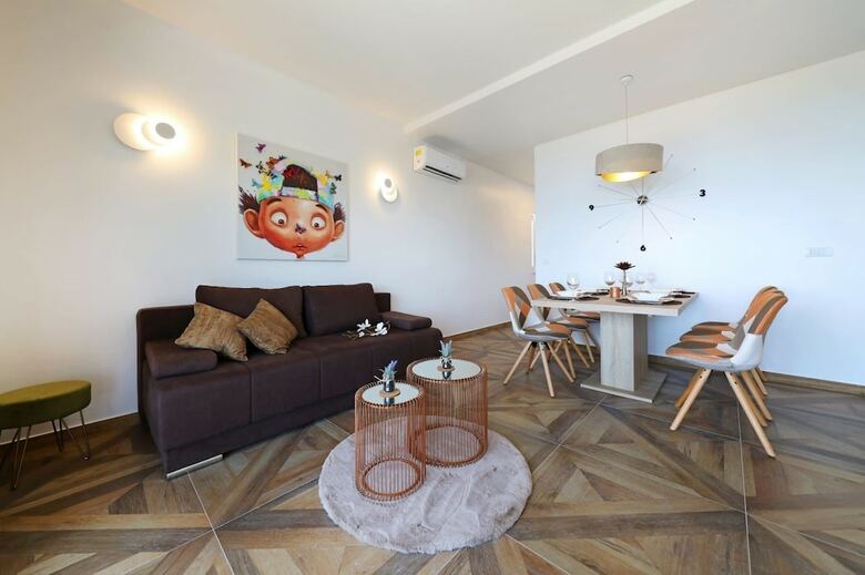 Redstone Luxury Apartments