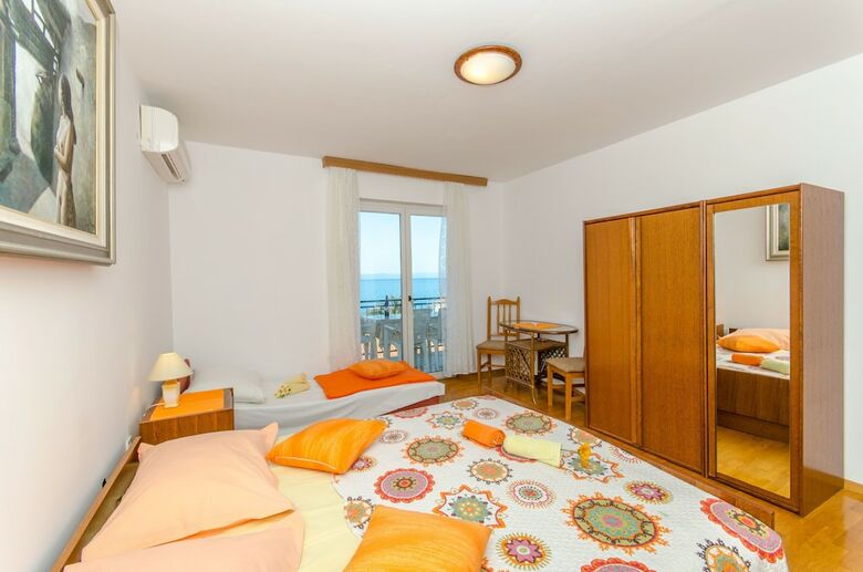 Apartments And Room Sun & Sea