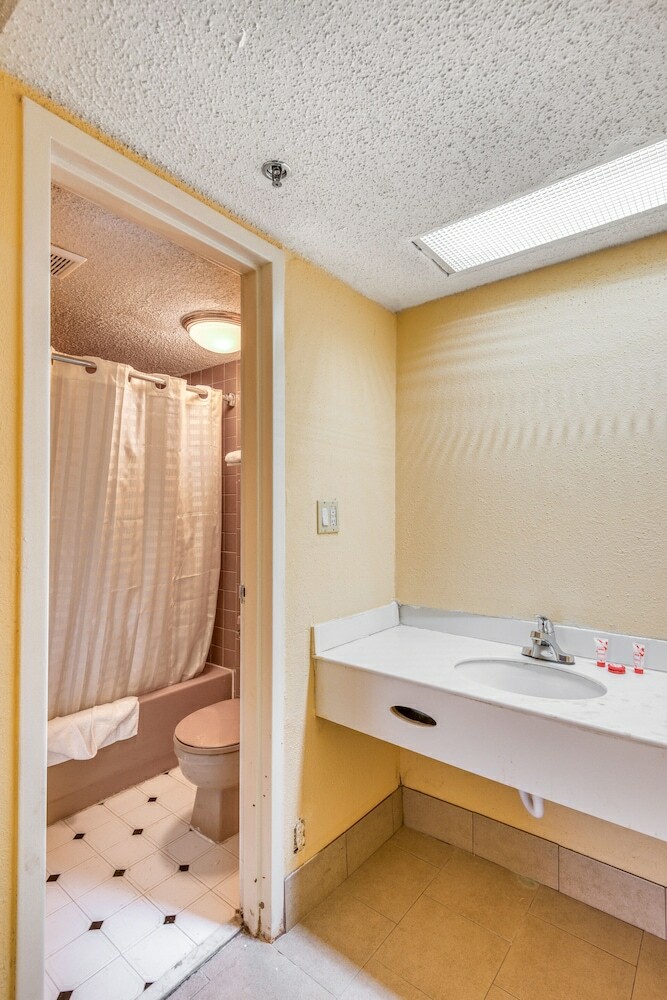 Oyo Hotel Jackson Fairgrounds I-55