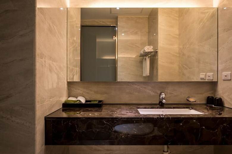 Chateau Rich Hotel