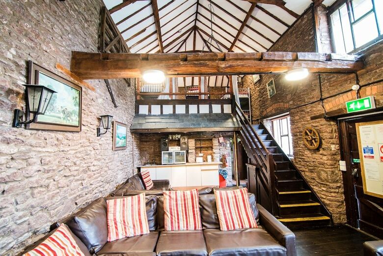 Hostal The Old Pandy Inn Bunkhouse