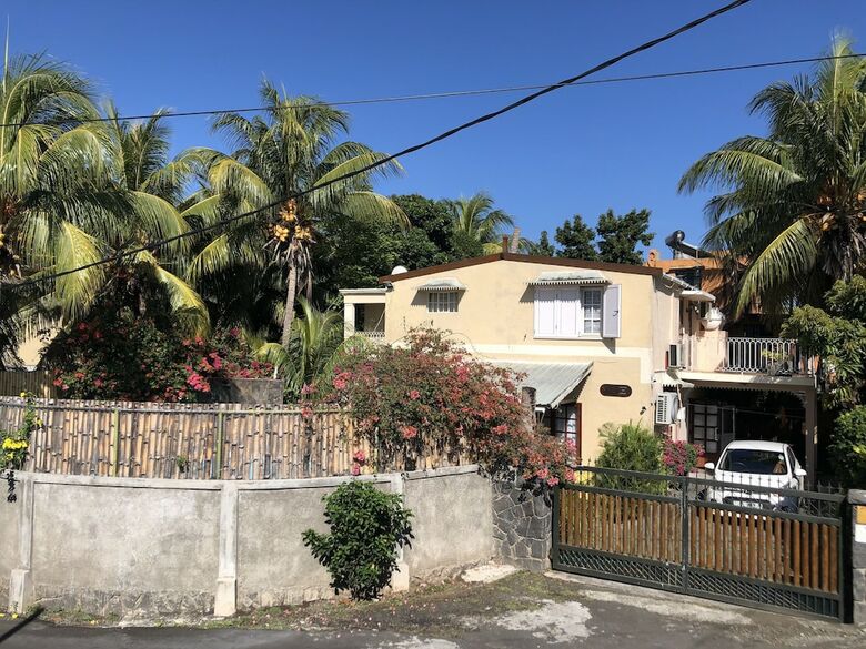 Villa With Heated Pool / Piscine Chauffee