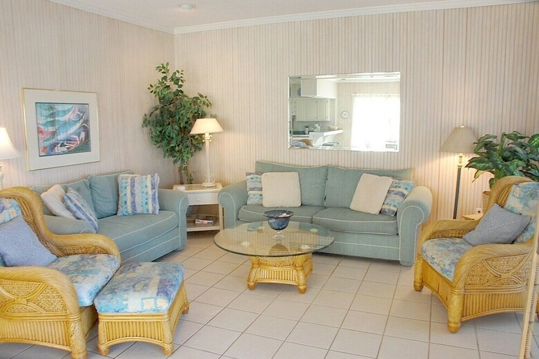 Hayley House Beachside 12 - Four Bedroom Vacation Home