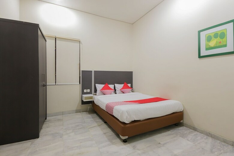 Hotel Oyo 968 Tirthankara Residence