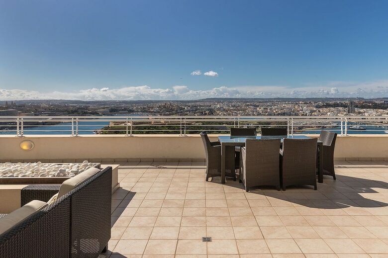 Apartamentos The Most Incredible View In Malta, Inc Pool