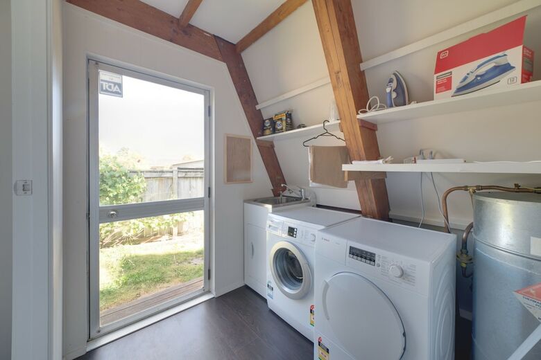 Awesome 3 Bed Rotorua Lake House