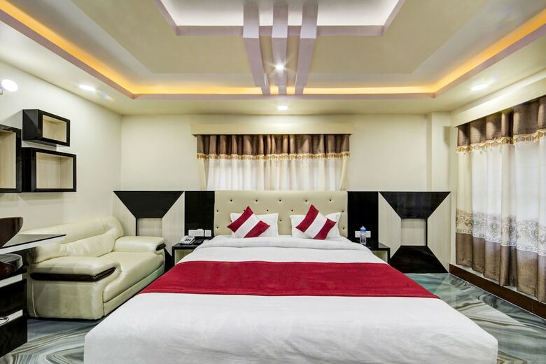 Oyo 475 Hotel Eastern Palace Pvt Ltd