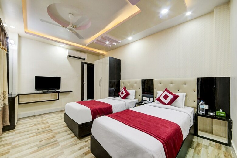 Oyo 475 Hotel Eastern Palace Pvt Ltd