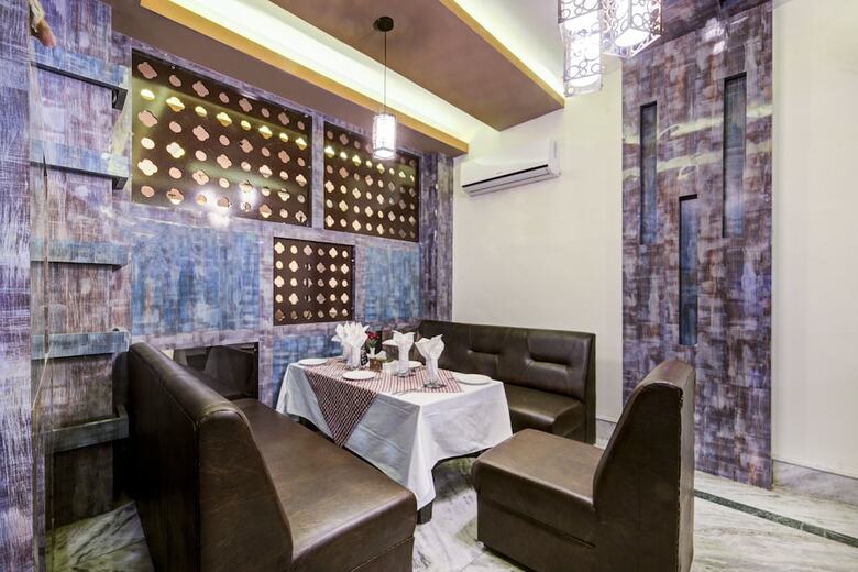 Oyo 475 Hotel Eastern Palace Pvt Ltd