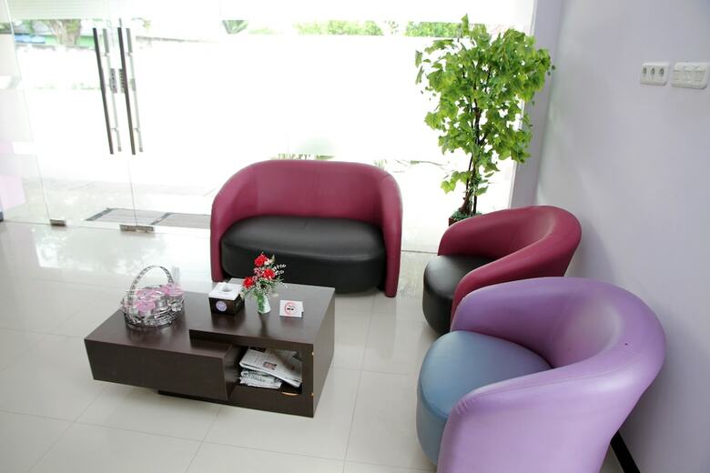 Oyo 1138 Purple Hotel