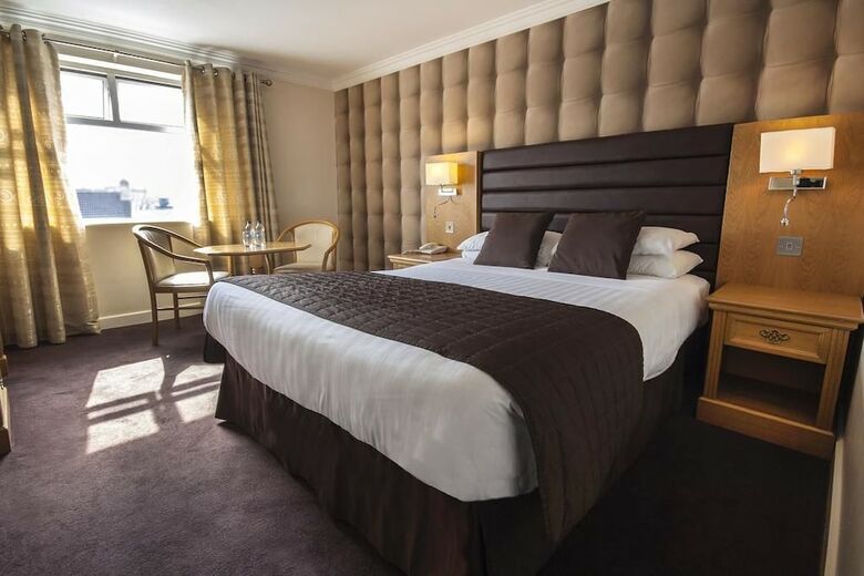 Greville Arms Hotel