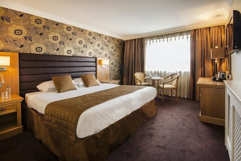 Greville Arms Hotel