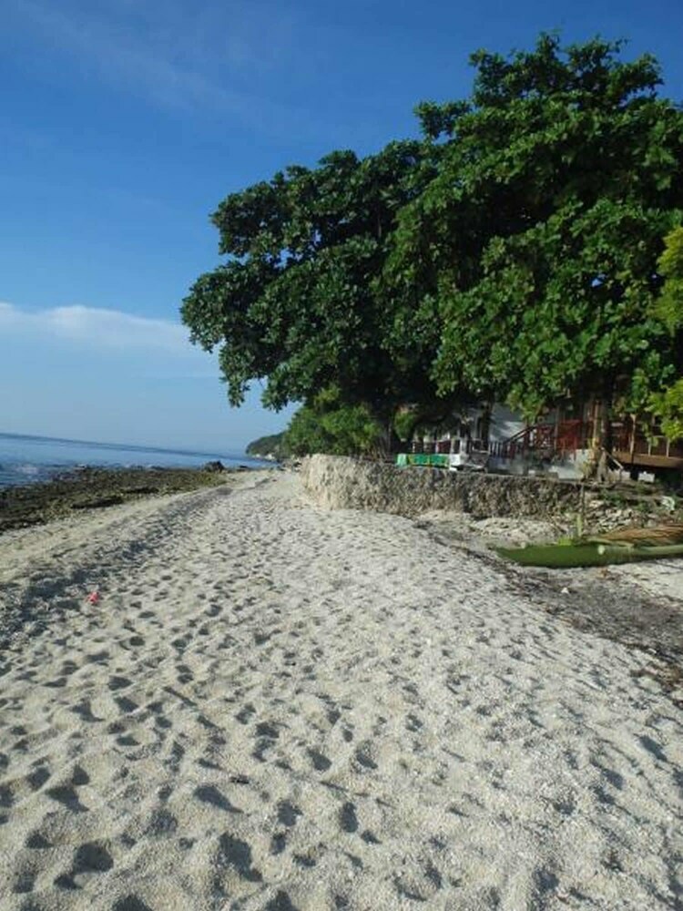 Hotel Island Front / Bangcogon Resort And Restaurant