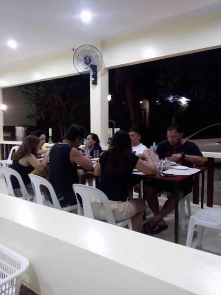 Hotel Island Front / Bangcogon Resort And Restaurant