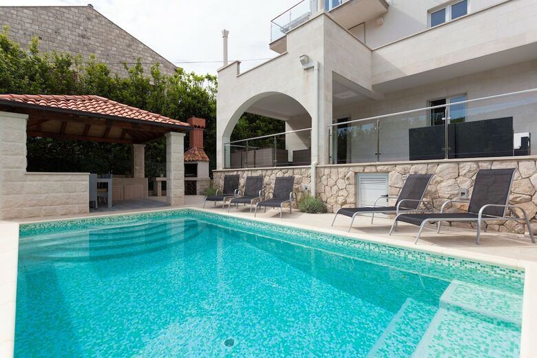 Hedera Estate, Villa Hedera X