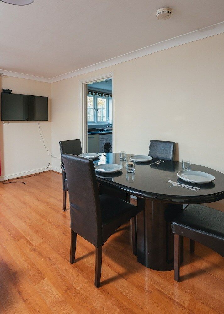 Business Park Apartments (Peymans)