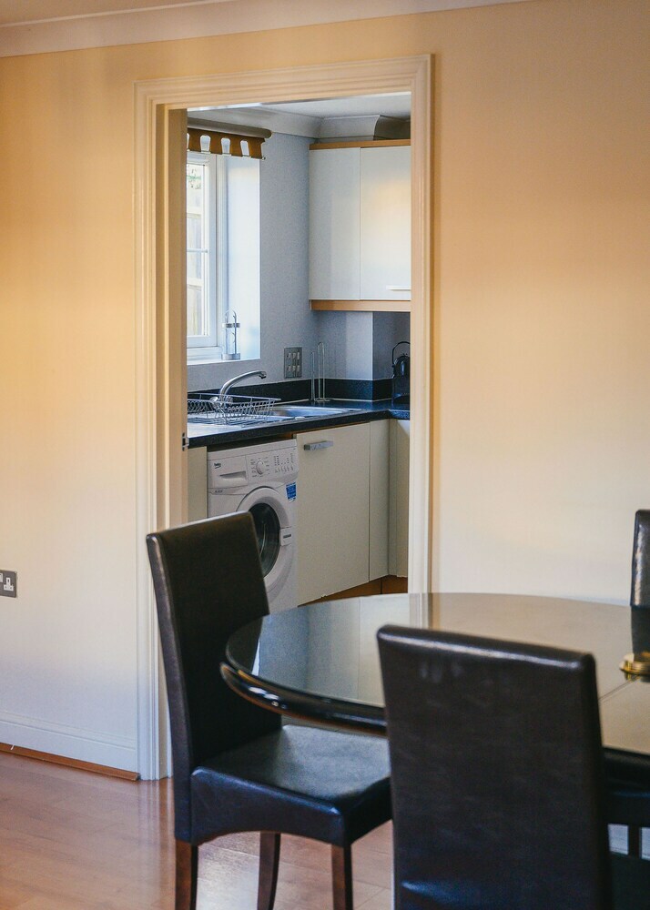 Business Park Apartments (Peymans)