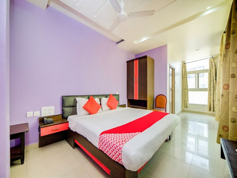 Oyo 40124 Hotel Vjr Residency