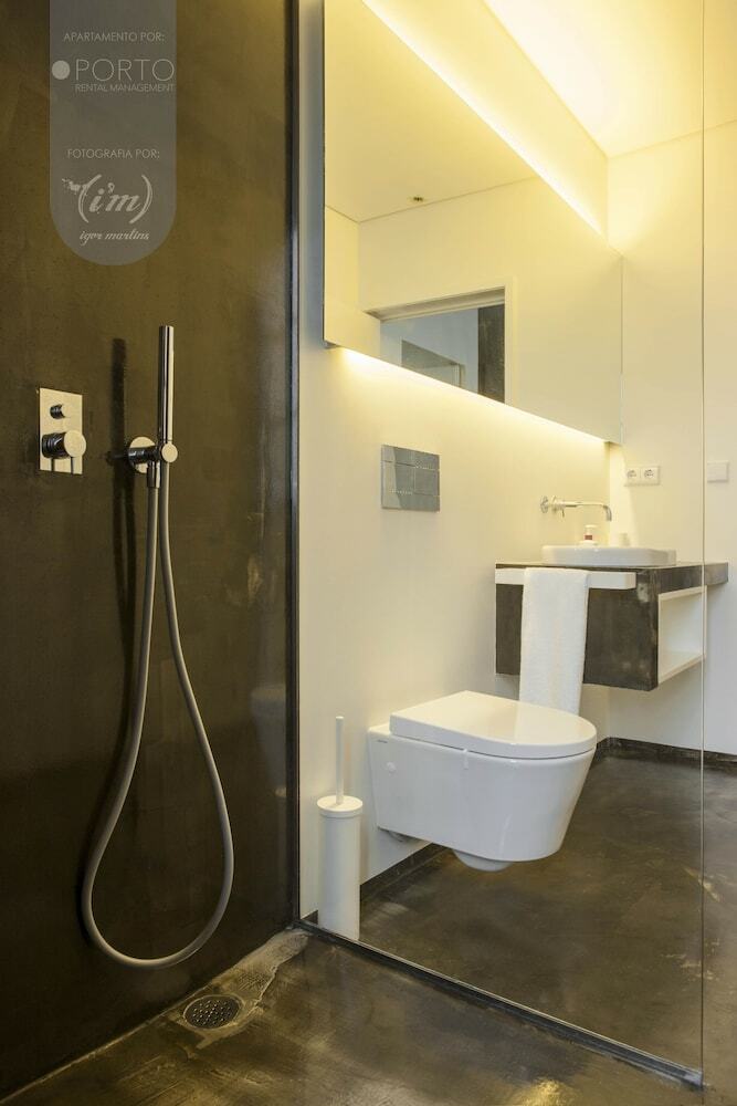 Apartamentos Orm - Guindais Muralha Santa Clara And S�