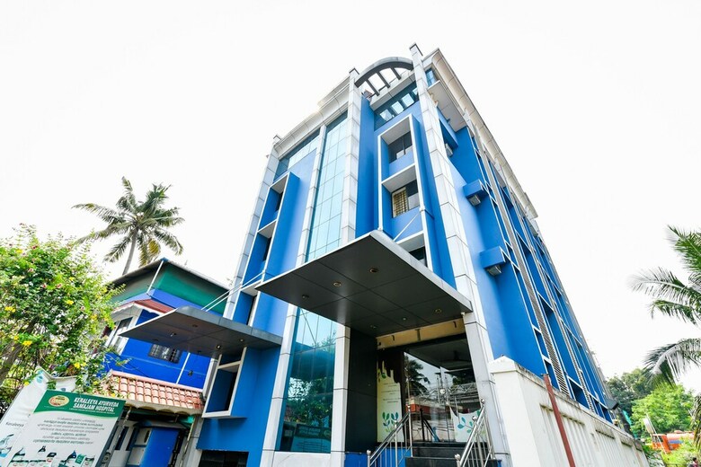 Hotel Oyo Flagship 38119 Tristar Residency
