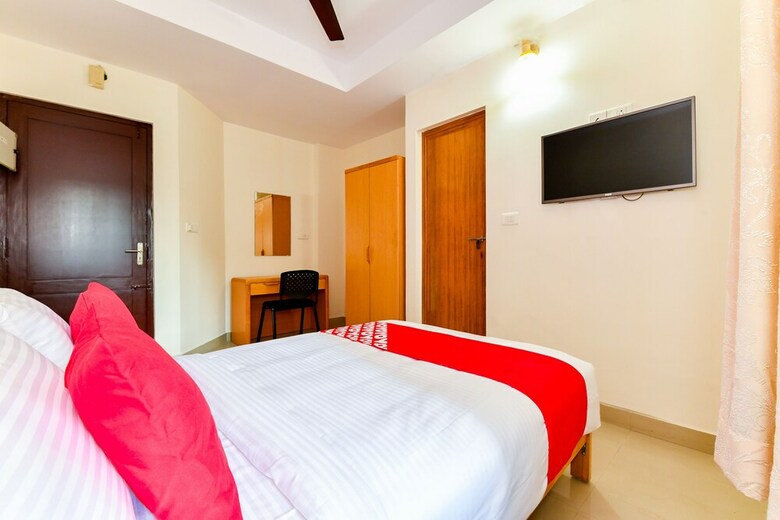Hotel Oyo Flagship 38119 Tristar Residency