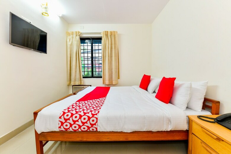 Hotel Oyo Flagship 38119 Tristar Residency