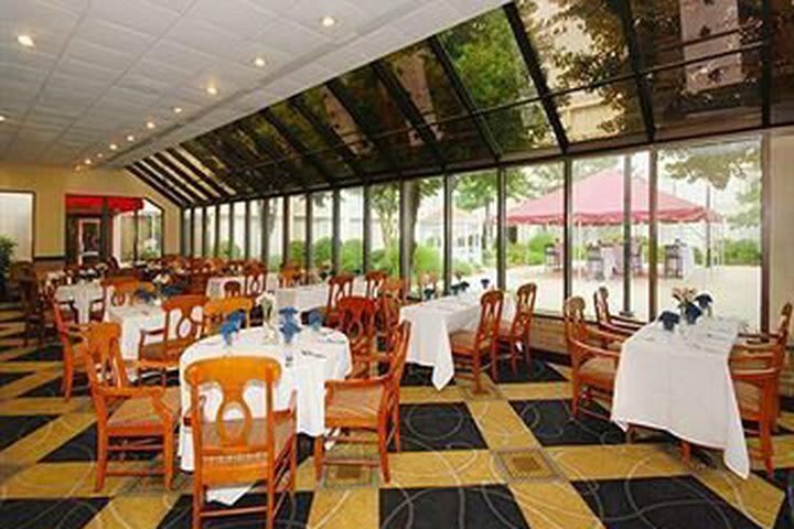 Clarion Hotel Greensboro Airport