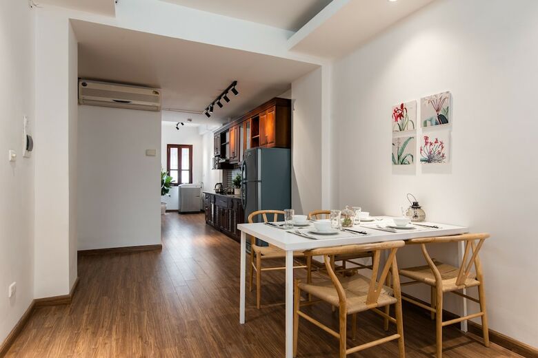 Aparthotel Nyna Homestay