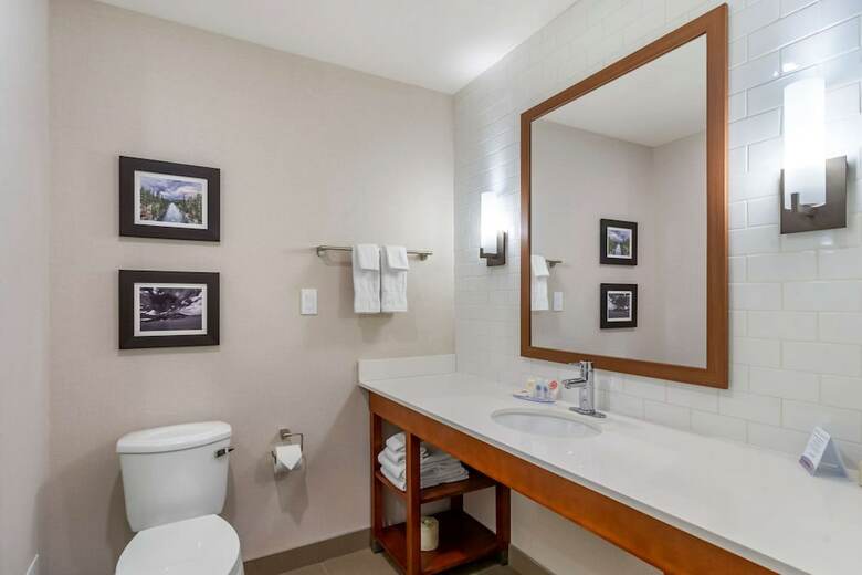 Hotel Comfort Inn & Suites