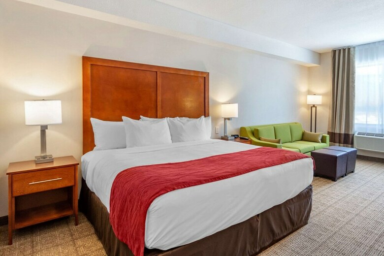 Hotel Comfort Inn & Suites