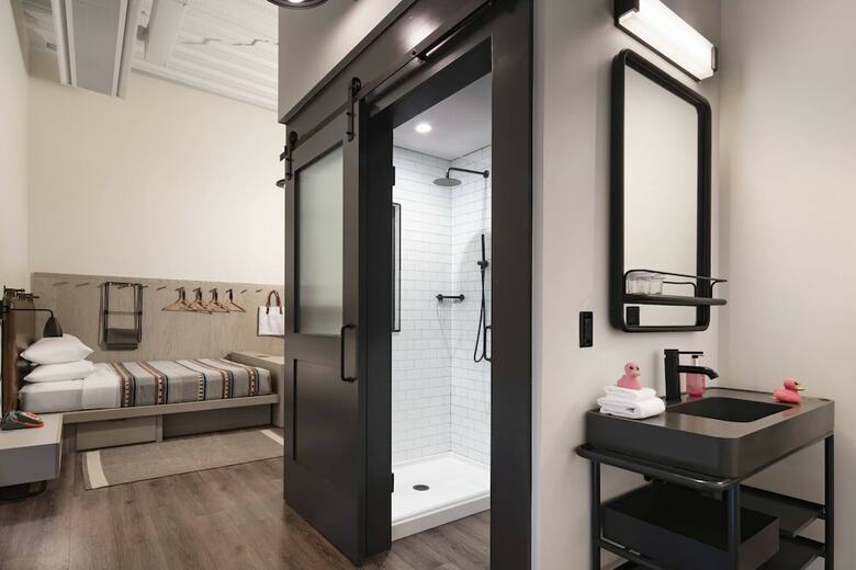 Hotel Moxy Nashville Vanderbilt Area