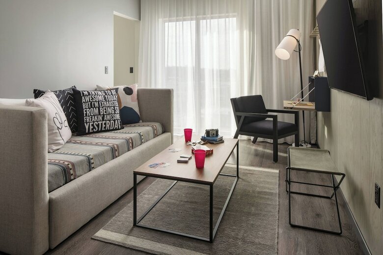 Hotel Moxy Nashville Vanderbilt Area