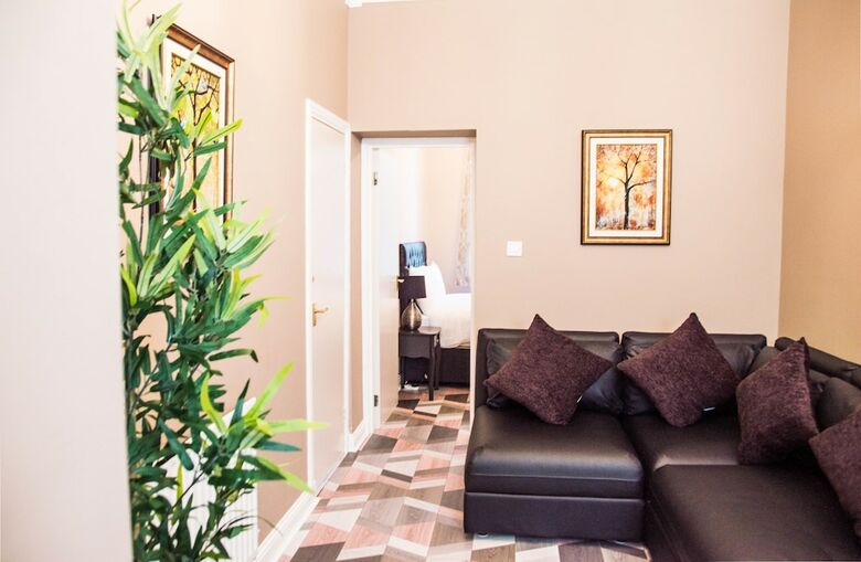 Montgomery Apartments - Crighton