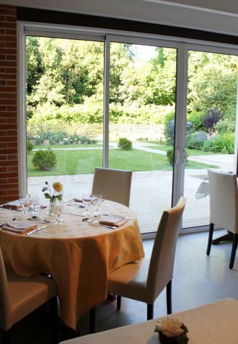 Bed & Breakfast Auberge De La Court D'aron