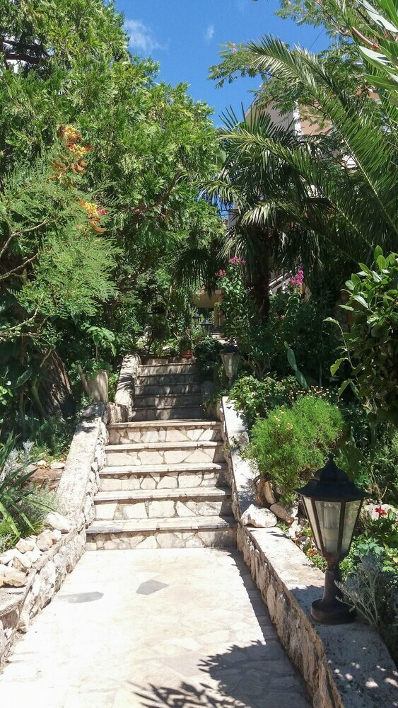 Apartments And Room Mirjana