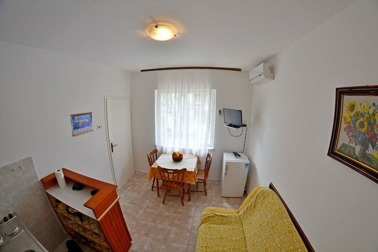 Apartment And Rooms Ru?a