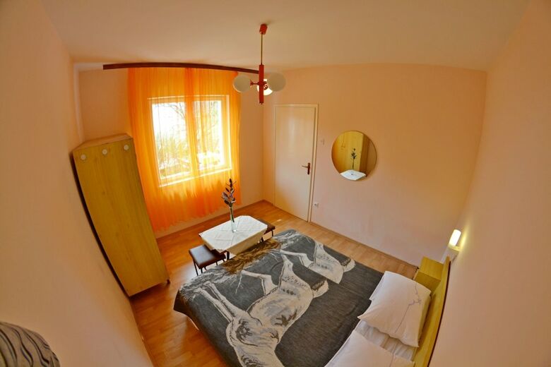 Apartment And Rooms Ru?a