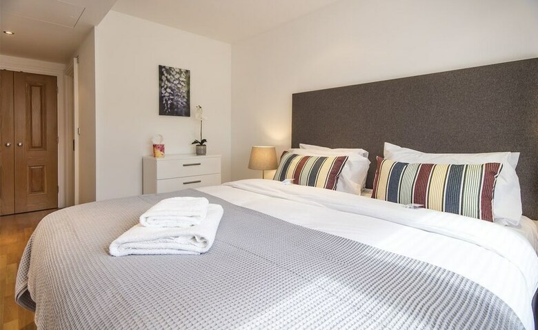 Luxury Riverside Apartment Chelsea