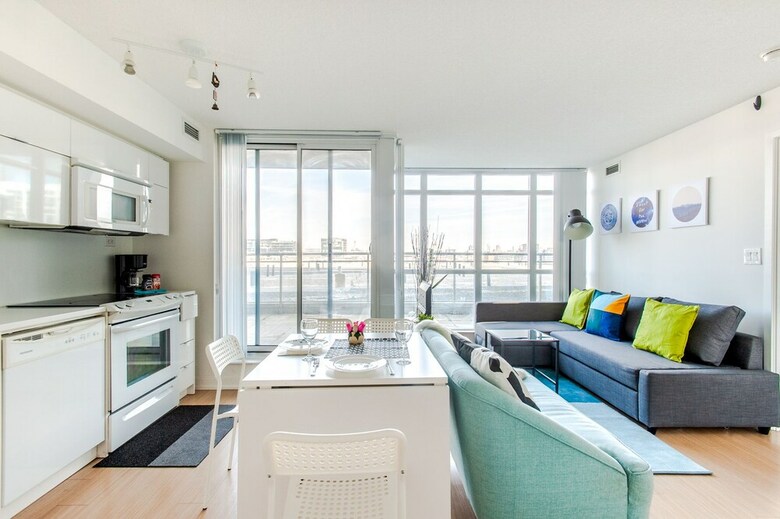 Gorgeous Luxury Condos Near The Cn Tower