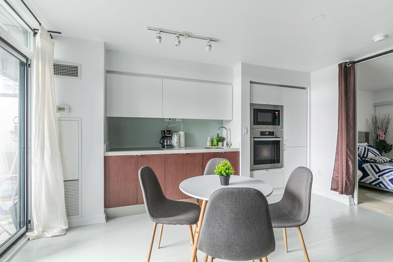 Gorgeous Luxury Condos Near The Cn Tower