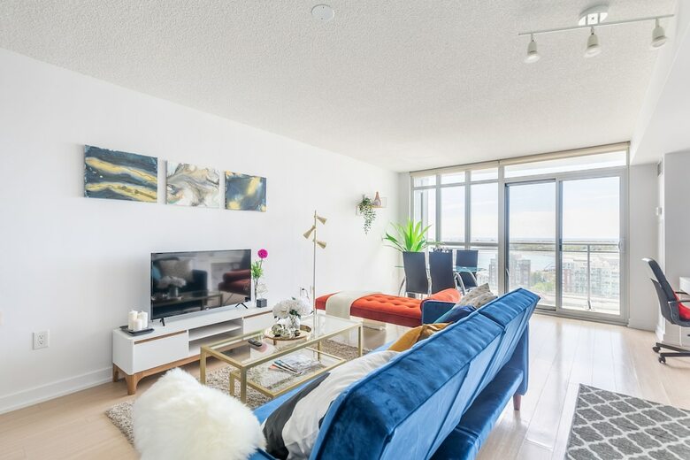 Gorgeous Luxury Condos Near The Cn Tower